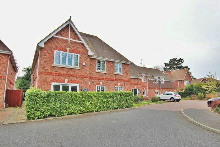 2 Bedroom Flat To Rent In Kingsley Place, Wokingham, RG41