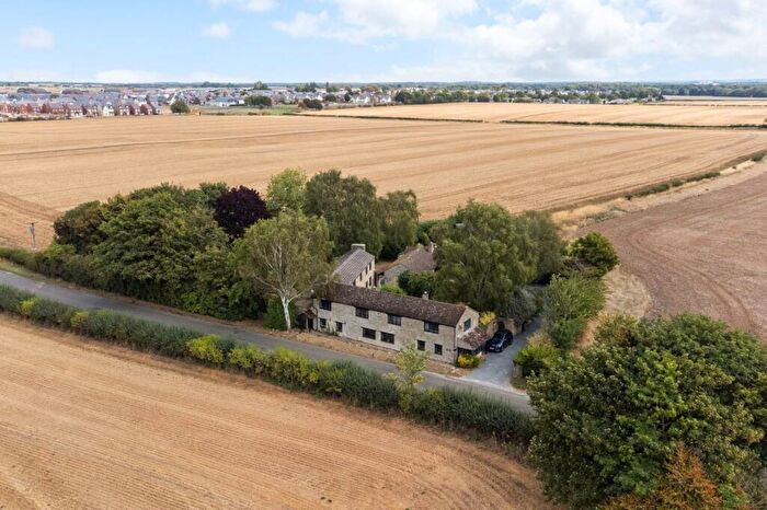 5 Bedroom Detached House For Sale In Kirtlington Road, Upper Heyford, Bicester, OX25