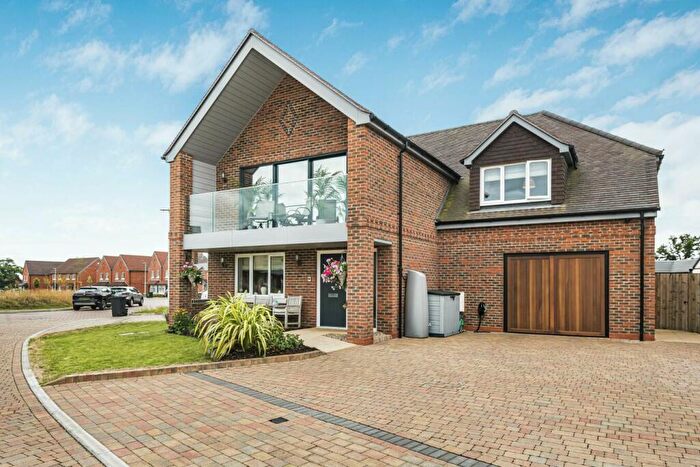 4 Bedroom Detached House For Sale In Stoneham Park, Tilehurst, Reading, RG31