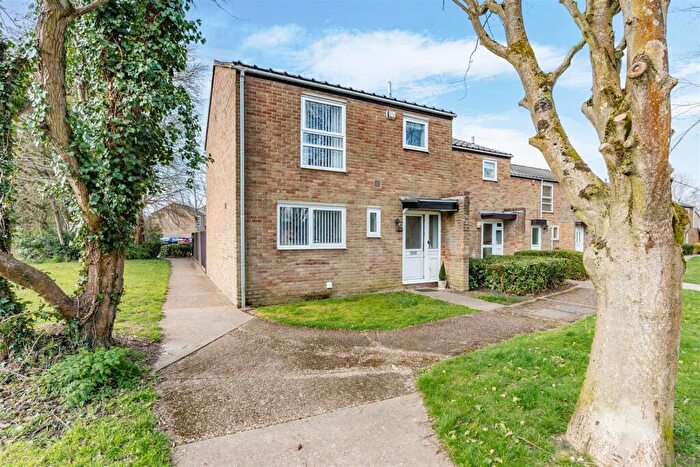 3 Bedroom End Of Terrace House For Sale In Ayelands, New Ash Green, DA3