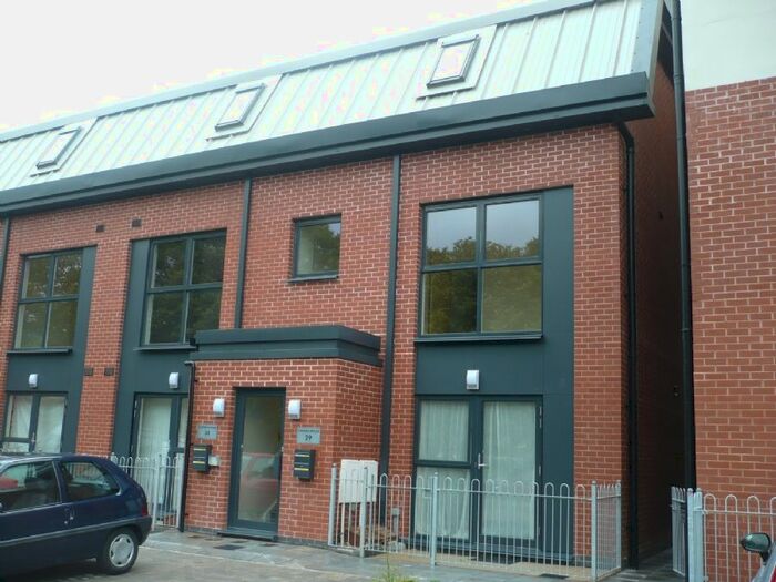 2 Bedroom Flat To Rent In Rodney Road, Newport, NP19