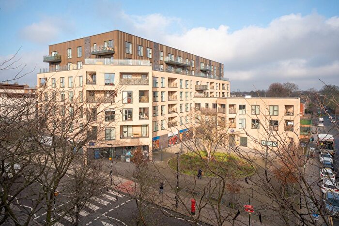2 Bedroom Flat For Sale In Matthias Road, London, N16