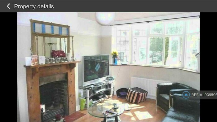 3 Bedroom Flat To Rent In Brookmans Park, Hertfordshire, AL9