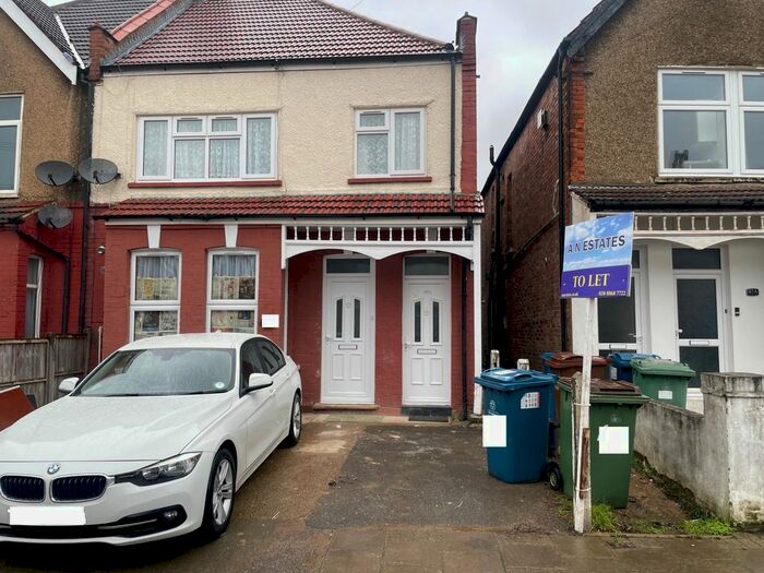 2 Bedroom Flat To Rent In Welldon Crescent, Harrow, Greater London, HA1