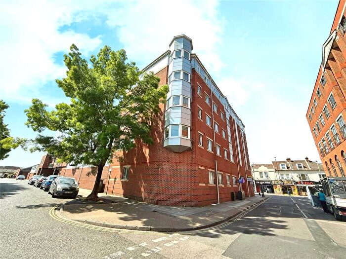 2 Bedroom Flat To Rent In Nancy Road, Portsmouth, Hampshire, PO1