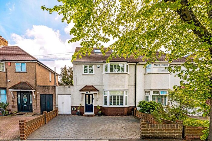 4 Bedroom Semi-Detached House For Sale In Sutlej Road, Charlton, SE7