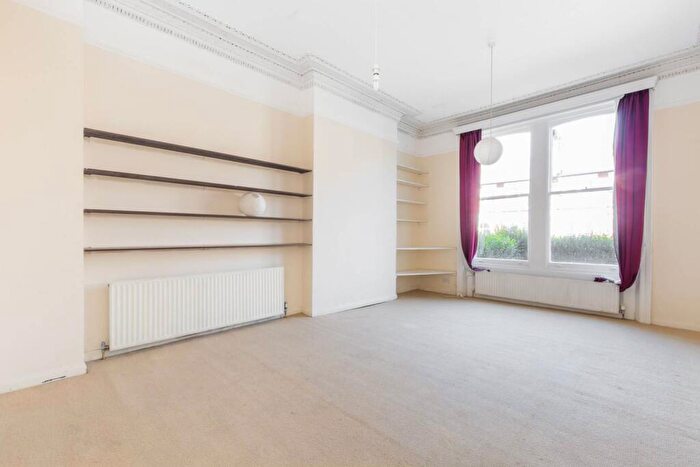 2 Bedroom Flat To Rent In Oakfield Road, , Finsbury Park, London, N4