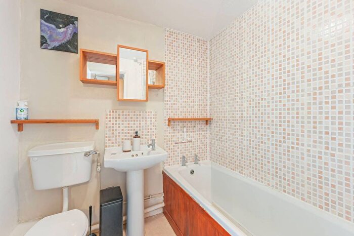 1 Bedroom Flat To Rent In Felixstowe Court, Gallions Reach, London, E16