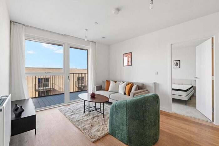 2 Bedroom Apartment To Rent In Hendon Waterside, London, NW9
