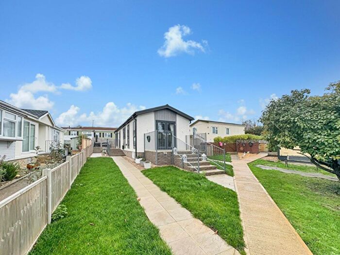 2 Bedroom Park Home For Sale In The Baulk, Clapham, Bedford, MK41