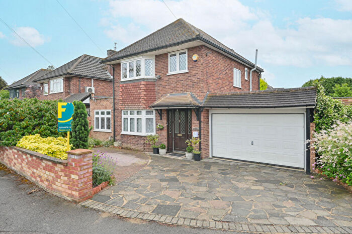 5 Bedroom Detached House For Sale In Cherry Orchard Gardens, West Molesey, KT8