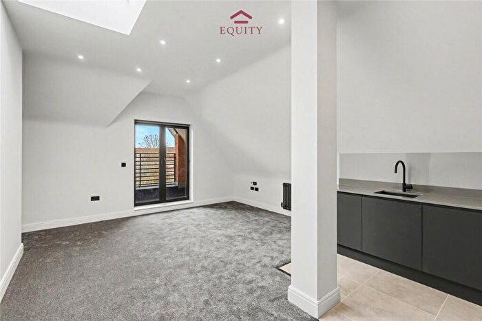 2 Bedroom Flat To Rent In Bullsmoor Lane, Enfield, EN3