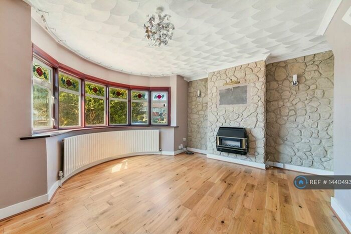 3 Bedroom Semi-Detached House To Rent In Swanley Road, Welling, DA16