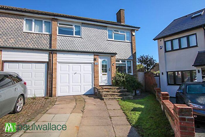 3 Bedroom Semi-Detached House For Sale In Hilltop Close, West Cheshunt, EN7