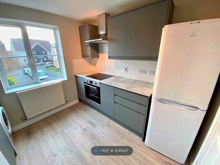 2 Bedroom Flat To Rent In Fishers Mead, Long Ashton, Bristol, BS41