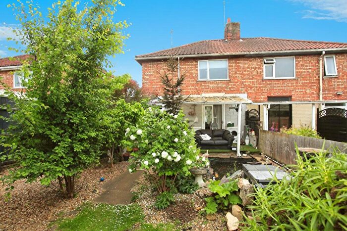 3 Bedroom Semi-Detached House For Sale In Lincoln Road, Peterborough, PE4