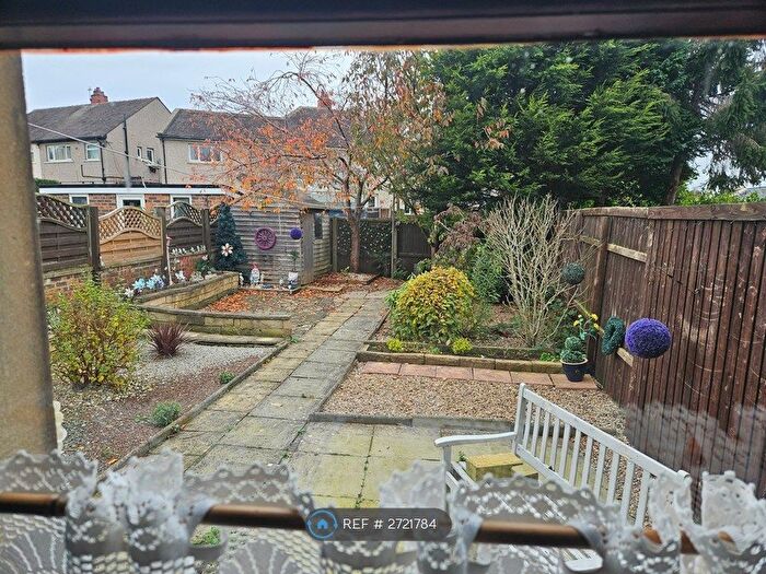 3 Bedroom Terraced House To Rent In Long Lane, Huddersfield, HD5