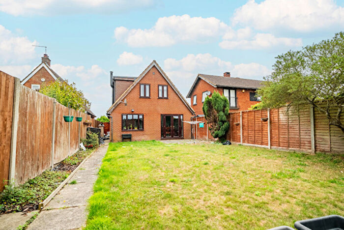 4 Bedroom Detached House For Sale In Five Oaks, Caddington, Luton, Bedfordshire, LU1