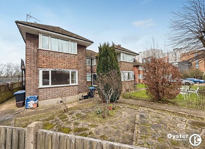 2 Bedroom Flat To Rent In Palmers Road, Palmers Court Palmers Road, N11