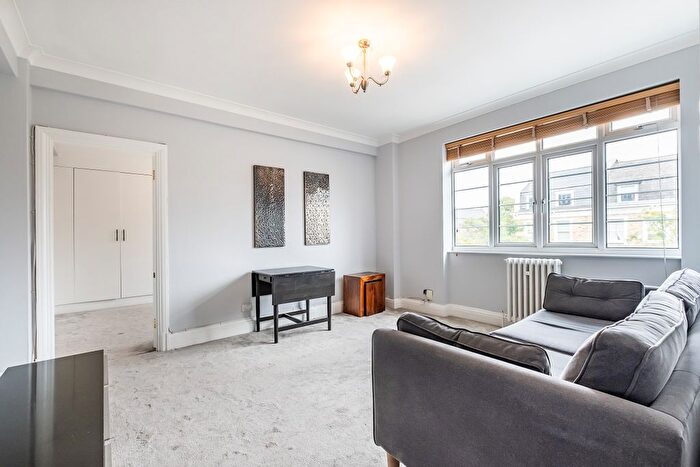 1 Bedroom Flat To Rent In Pembroke Road, London, W8