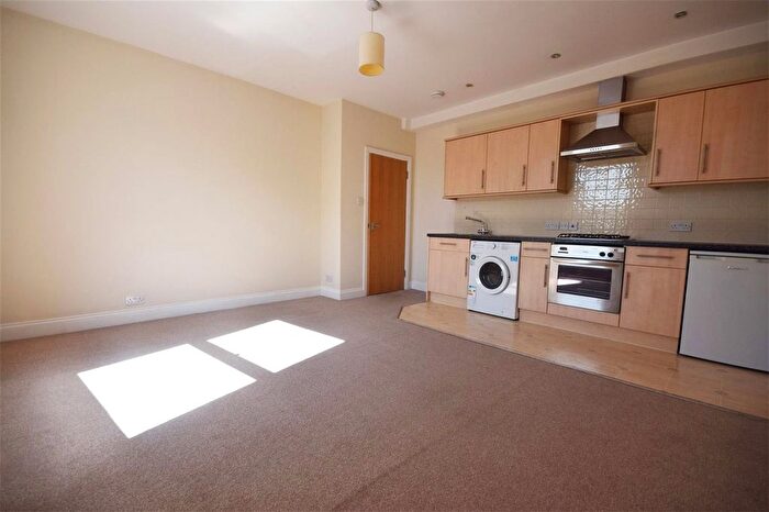 1 Bedroom Flat To Rent In Heath Road, Twickenham, TW1