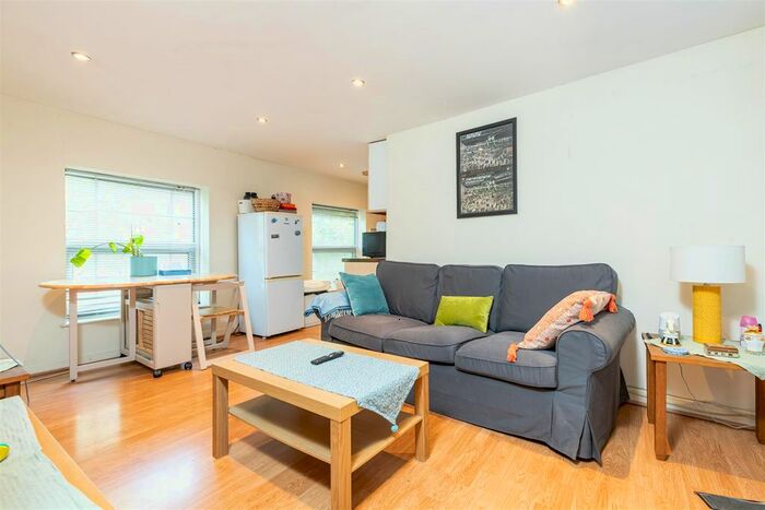 1 Bedroom Flat To Rent In High Street, Sutton, SM1