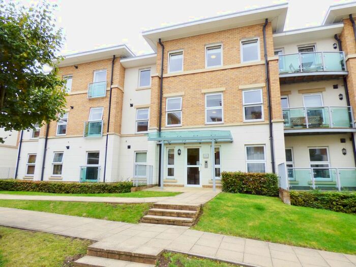 1 Bedroom Flat To Rent In Highbury Drive, Leatherhead, KT22