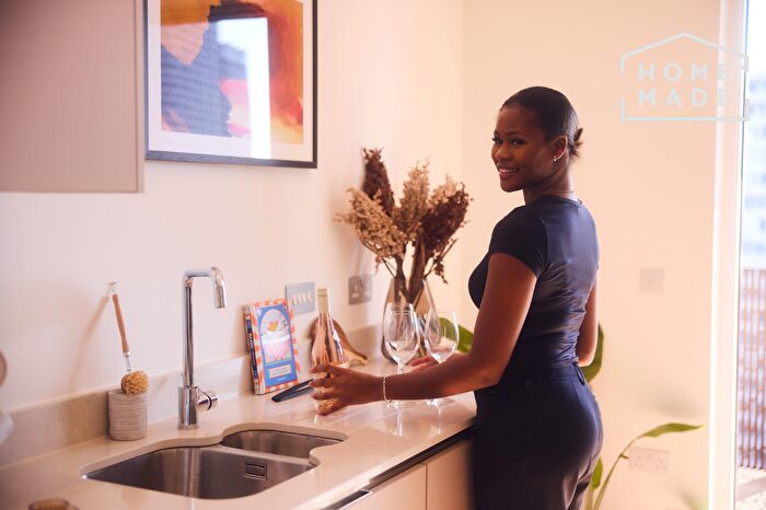 3 Bedroom Apartment To Rent In The Blossoms, CR0