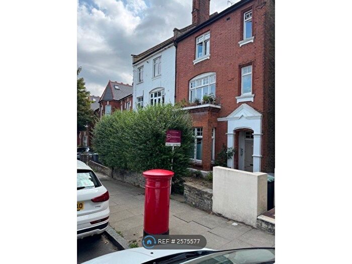 Studio To Rent In Muswell Road, London, N10