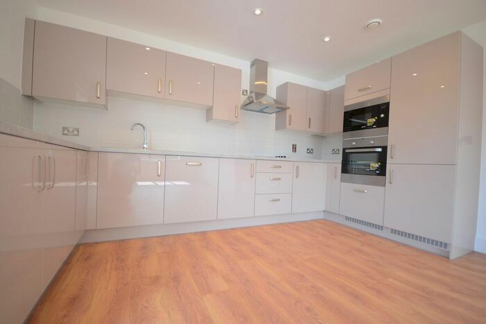 2 Bedroom Flat To Rent In Darbyshire Road, Aldershot, GU11