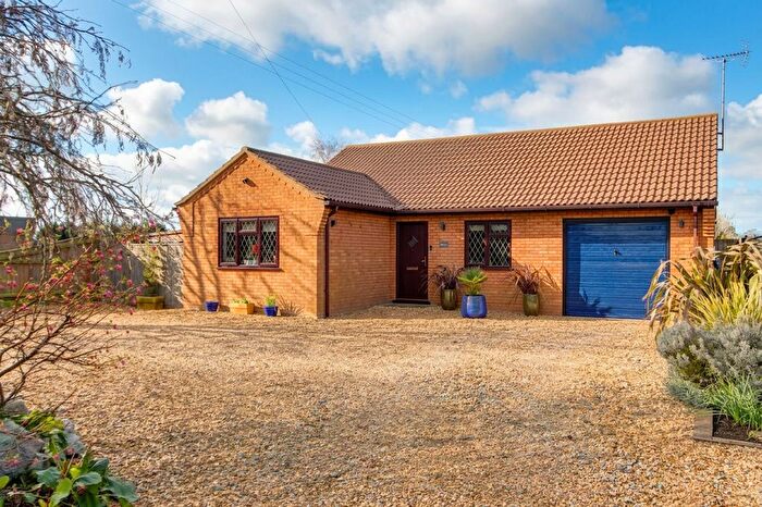 2 Bedroom Detached Bungalow For Sale In Hawthorn Road, Emneth, PE14
