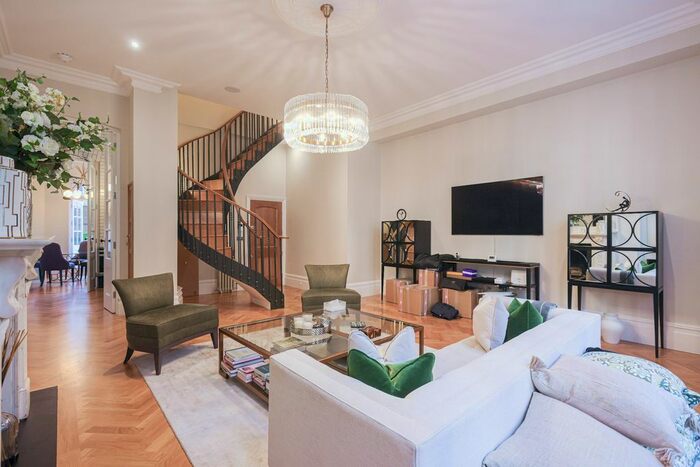 3 Bedroom Maisonette To Rent In Henrietta Street, Covent Garden, Charing Cross, WC2E