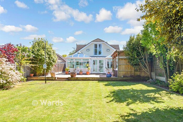 4 Bedroom Chalet For Sale In Rectory Lane South, Leybourne, West Malling, Kent, ME19
