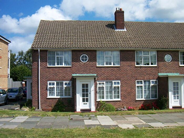 2 Bedroom Maisonette To Rent In Bramley Road, Oakwood, N14