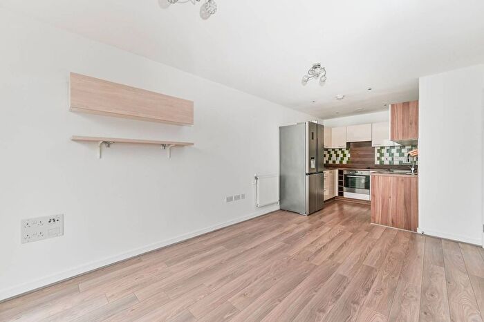 2 Bedroom Flat To Rent In Royal Court, Purley Way, Croydon, CR0