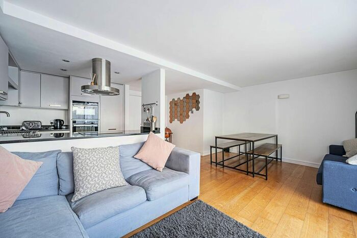 2 Bedroom Flat For Sale In Mile End Road, Whitechapel, London, E1