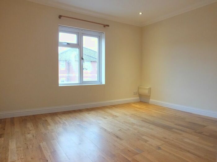 2 Bedroom Maisonette To Rent In Walton Road, Woking, GU21