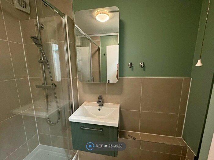 3 Bedroom Flat To Rent In Stocksfield Road, London, E17