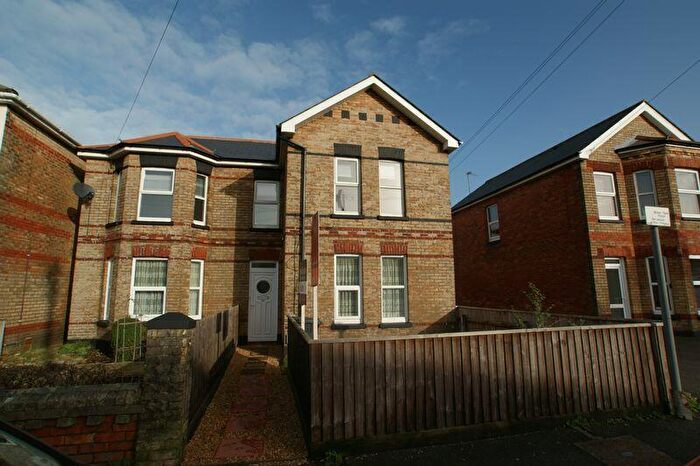 2 Bedroom Flat To Rent In Leslie Road, Winton, BH9