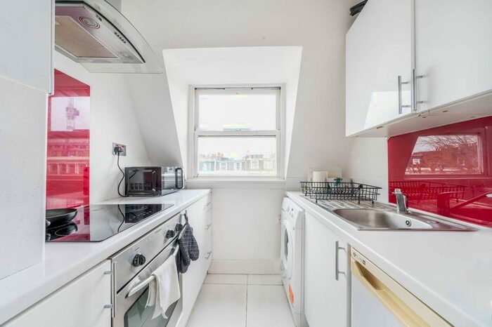 2 Bedroom Flat To Rent In Inverness Terrace, Bayswater, London, W2