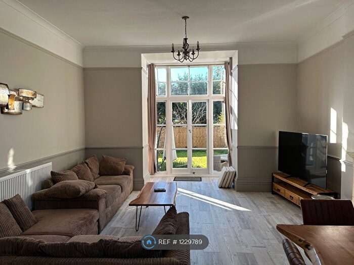 3 Bedroom Flat To Rent In Westhill Road, Torquay, TQ1