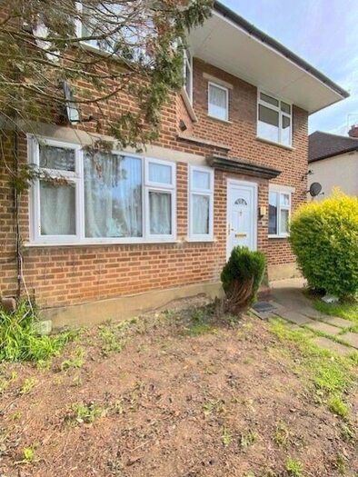 2 Bedroom Maisonette To Rent In Windsor Close, Northwood, Greater London, HA6