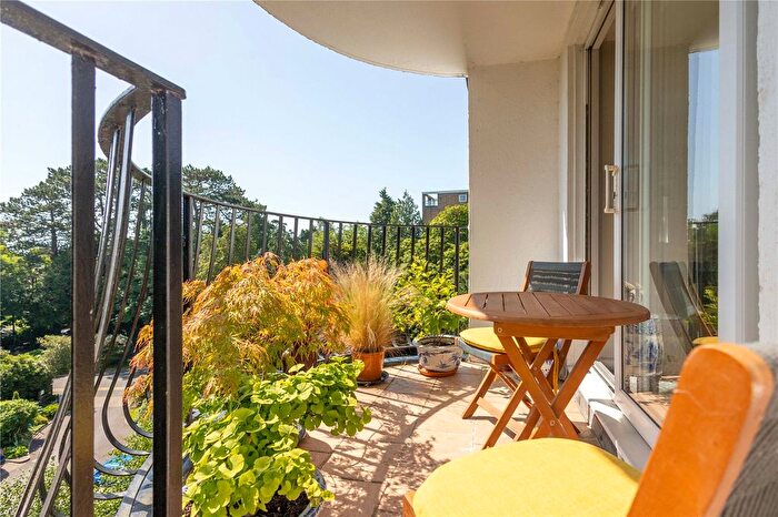 2 Bedroom Flat For Sale In The Avenue, Poole, Dorset, BH13