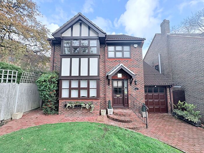 4 Bedroom Detached House For Sale In Fairview Road, Chigwell, IG7