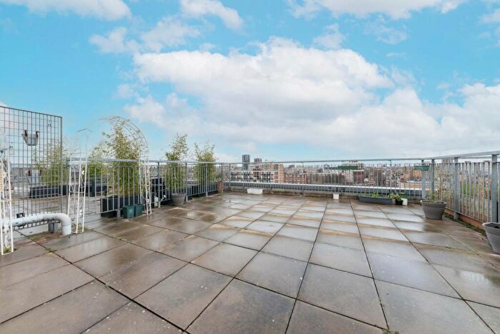 3 Bedroom Flat To Rent In Wenlock Street, Old Street, N1