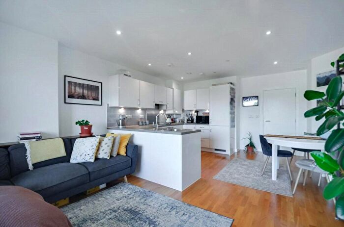 2 Bedroom Flat For Sale In Thurston Road, London, SE13