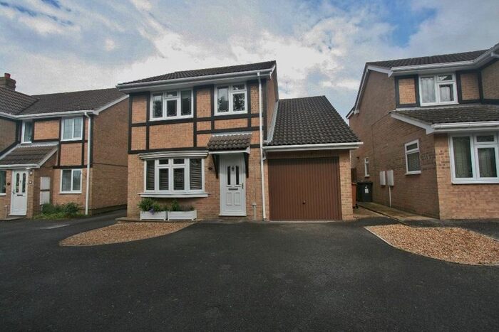4 Bedroom Detached House To Rent In Watling End, Basingstoke, RG22