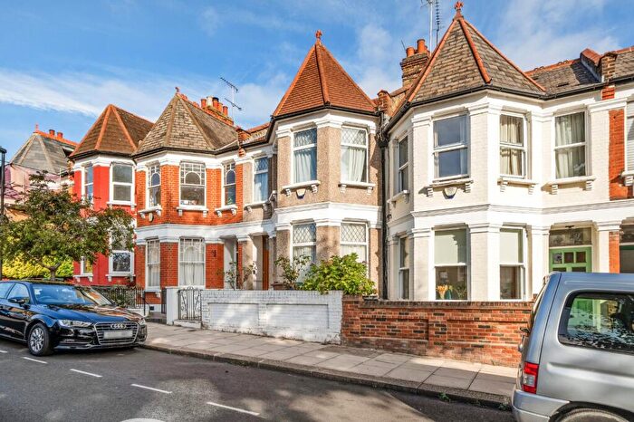 3 Bedroom Terraced House For Sale In Pemberton Road, Harringay, London, N4