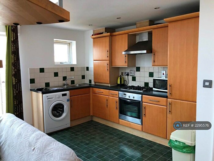 3 Bedroom Flat To Rent In Malthouse Place, Romford, RM1