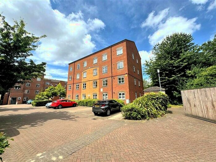 2 Bedroom Flat To Rent In Otter Close, Stratford, E15